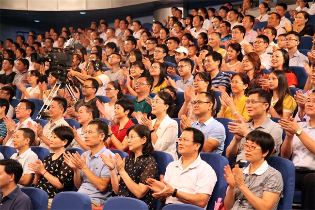 2  2019年中国医师节主题晚会现场。.JPG